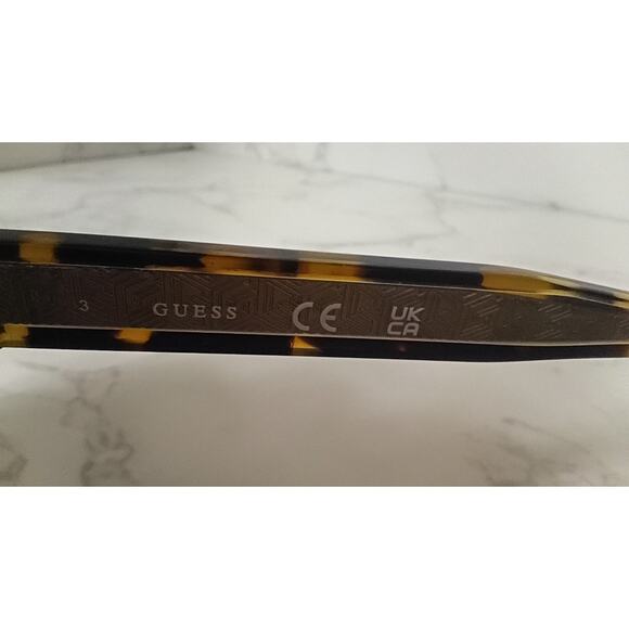 Guess Yellow Tortoise Unisex Sunglasses - NEW - Picture 6 of 8